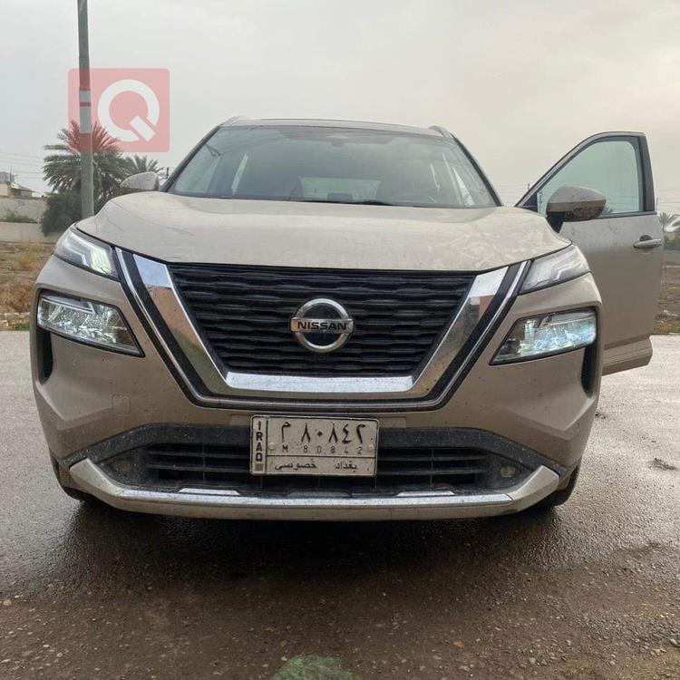 نيسان روج